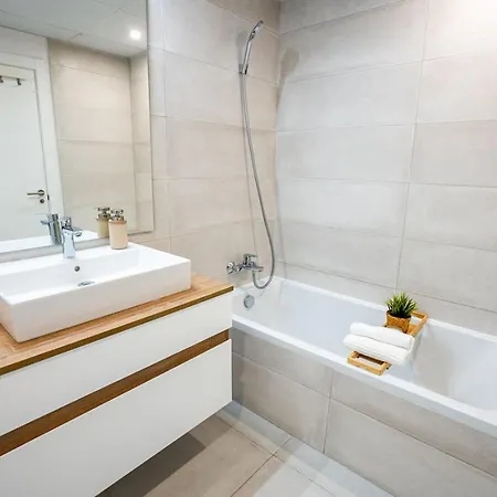 Oasis Del Sol 325 - Terrace, Pool & 7min Apartment *